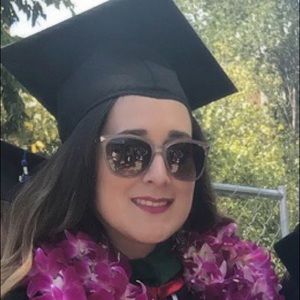 Meet your Posher, Mayra